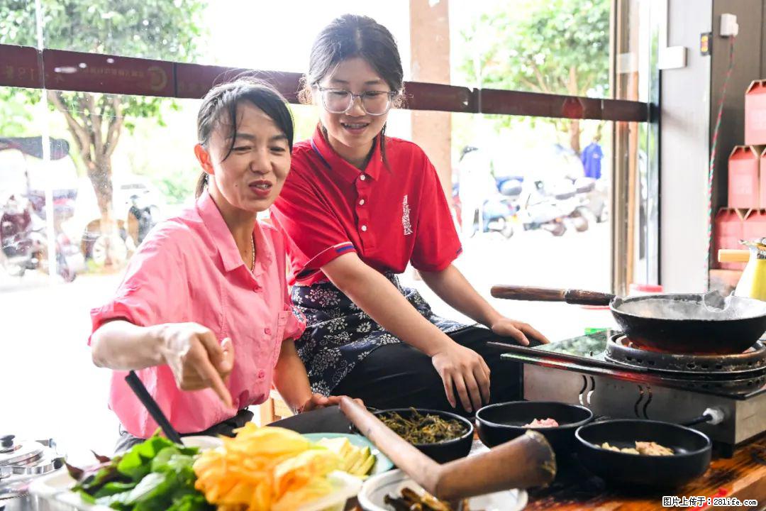 全网追的“扁担女孩”,找了一份暑假工,时薪12元 - 武威生活资讯 - 武威28生活网 wuwei.28life.com